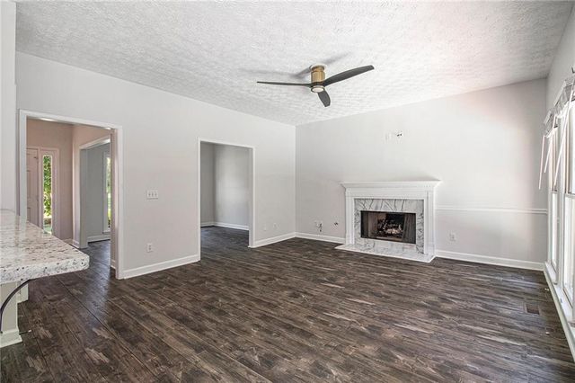 3774 Seasons NW Drive, Acworth, GA 30101