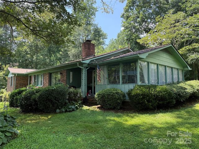 1 Whitehall Lane, Hendersonville, NC 28739