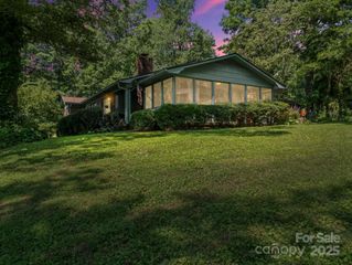 1 Whitehall Lane, Hendersonville, NC 28739