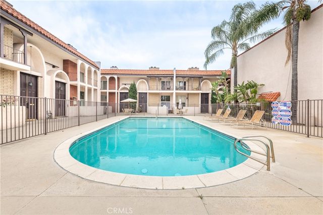 5477 Nestle Avenue 26, Tarzana, CA 91356