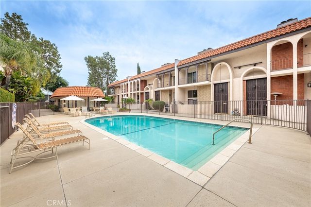 5477 Nestle Avenue 26, Tarzana, CA 91356