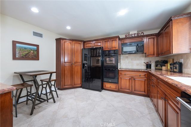 5477 Nestle Avenue 26, Tarzana, CA 91356