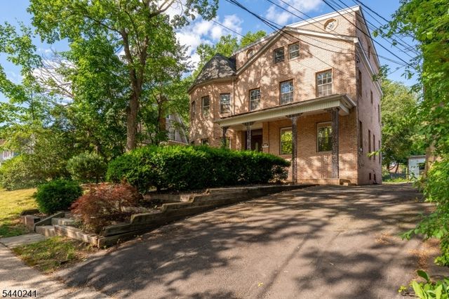 589 Westminster Ave, Elizabeth City, NJ 07208
