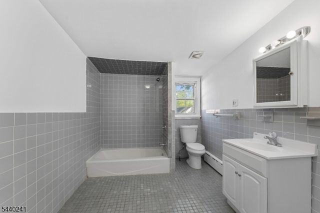 589 Westminster Ave, Elizabeth City, NJ 07208