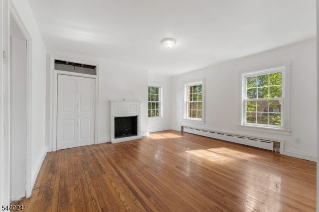 589 Westminster Ave, Elizabeth City, NJ 07208