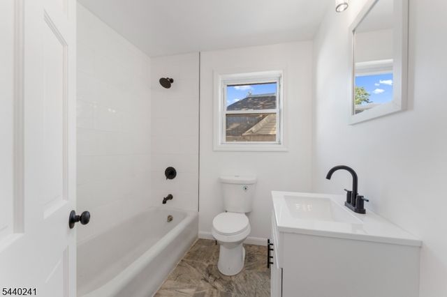 589 Westminster Ave, Elizabeth City, NJ 07208