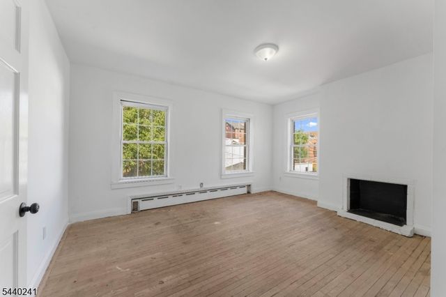 589 Westminster Ave, Elizabeth City, NJ 07208