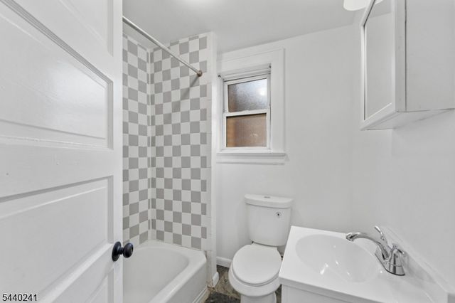 589 Westminster Ave, Elizabeth City, NJ 07208