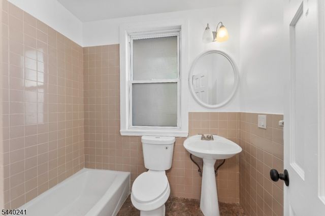 589 Westminster Ave, Elizabeth City, NJ 07208