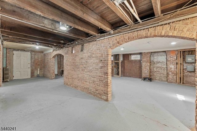 589 Westminster Ave, Elizabeth City, NJ 07208