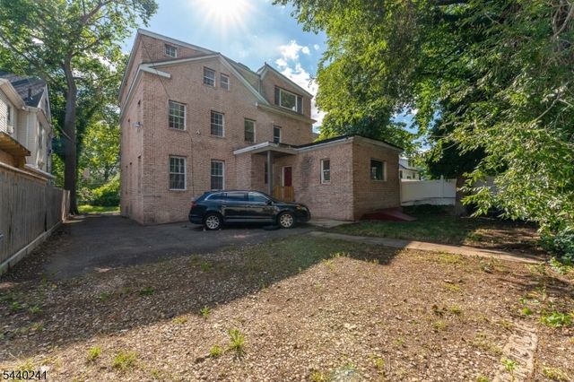 589 Westminster Ave, Elizabeth City, NJ 07208