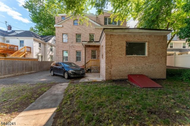 589 Westminster Ave, Elizabeth City, NJ 07208