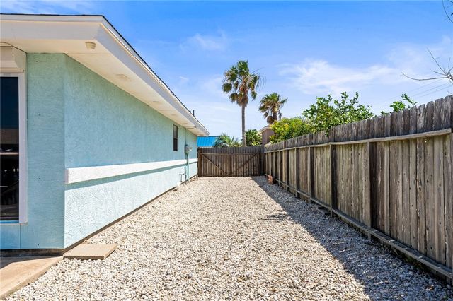 13853 Topsail St, Corpus Christi, TX 78418