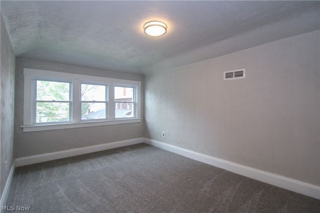 65 Duquesne Street, Columbiana, OH 44408