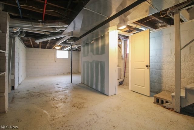 65 Duquesne Street, Columbiana, OH 44408