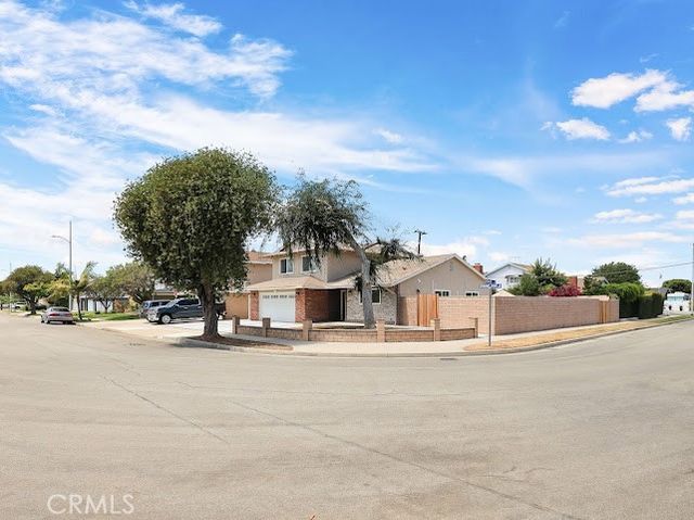 9451 Hyannis Port Dr, Huntington Beach, CA 92646