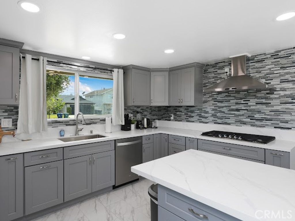 9451 Hyannis Port Dr, Huntington Beach, CA 92646 — photo 4