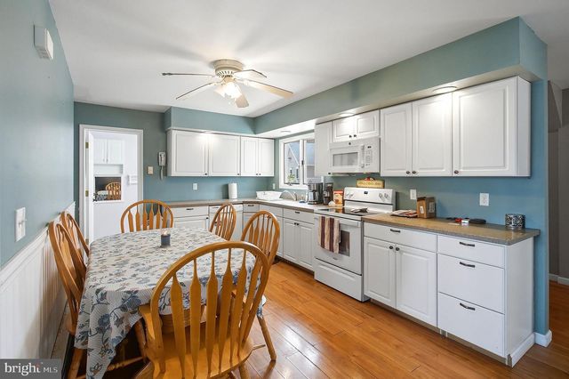 72 ROSALYN DR, Manahawkin, NJ 08050