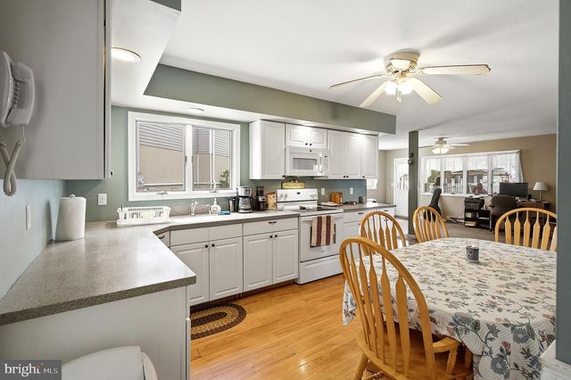 72 ROSALYN DR, Manahawkin, NJ 08050