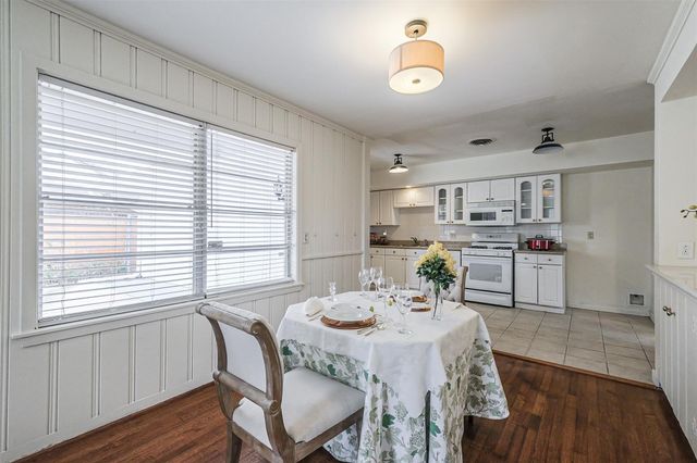 2601 Briarhurst Drive, Houston, TX 77057