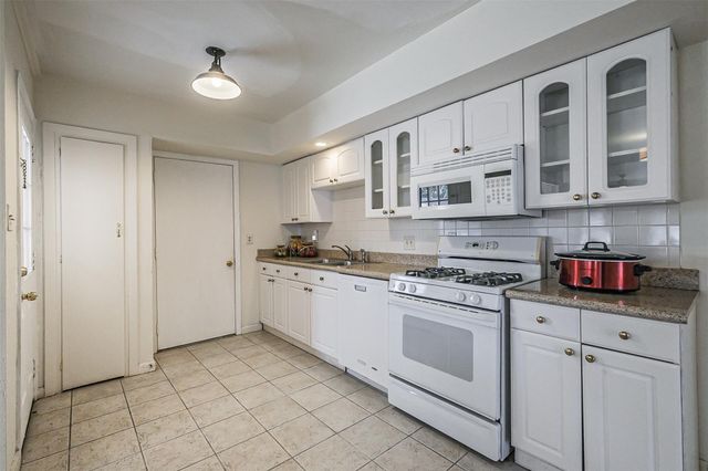 2601 Briarhurst Drive, Houston, TX 77057