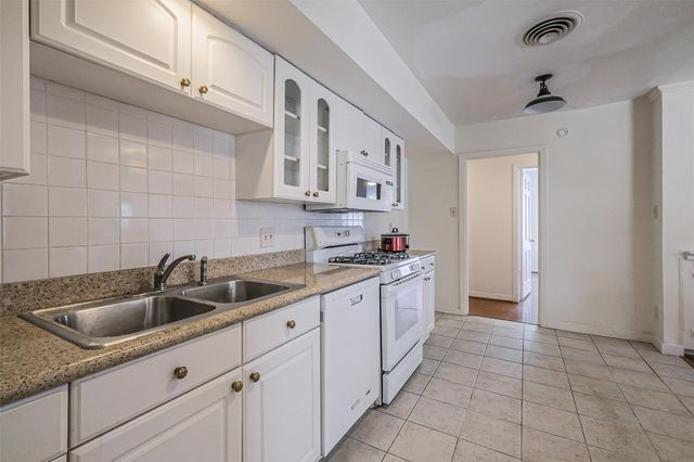 2601 Briarhurst Drive, Houston, TX 77057