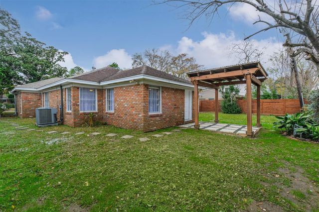 2601 Briarhurst Drive, Houston, TX 77057