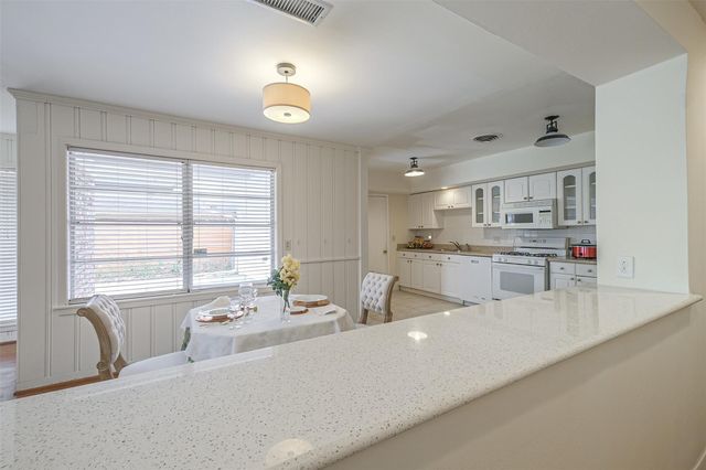 2601 Briarhurst Drive, Houston, TX 77057