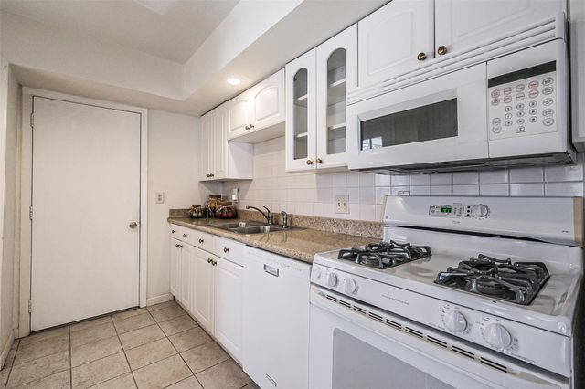 2601 Briarhurst Drive, Houston, TX 77057