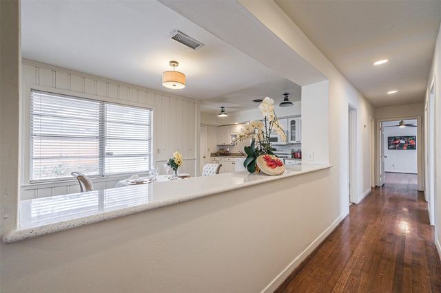 2601 Briarhurst Drive, Houston, TX 77057