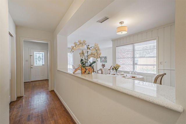 2601 Briarhurst Drive, Houston, TX 77057