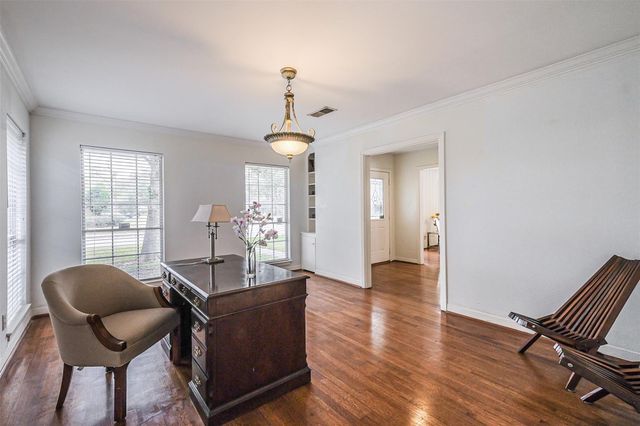 2601 Briarhurst Drive, Houston, TX 77057