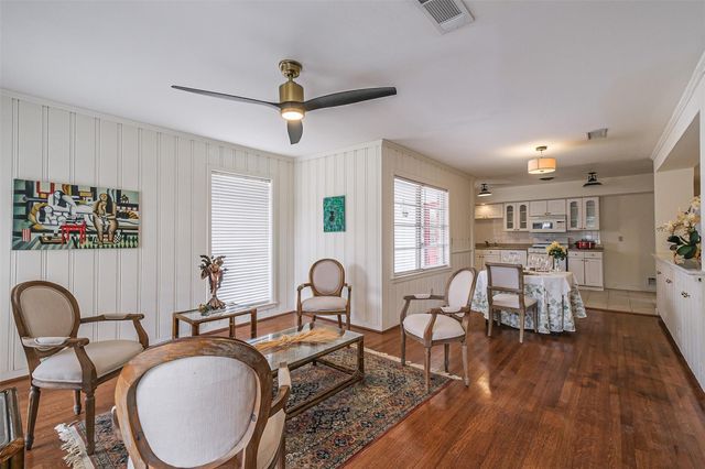 2601 Briarhurst Drive, Houston, TX 77057