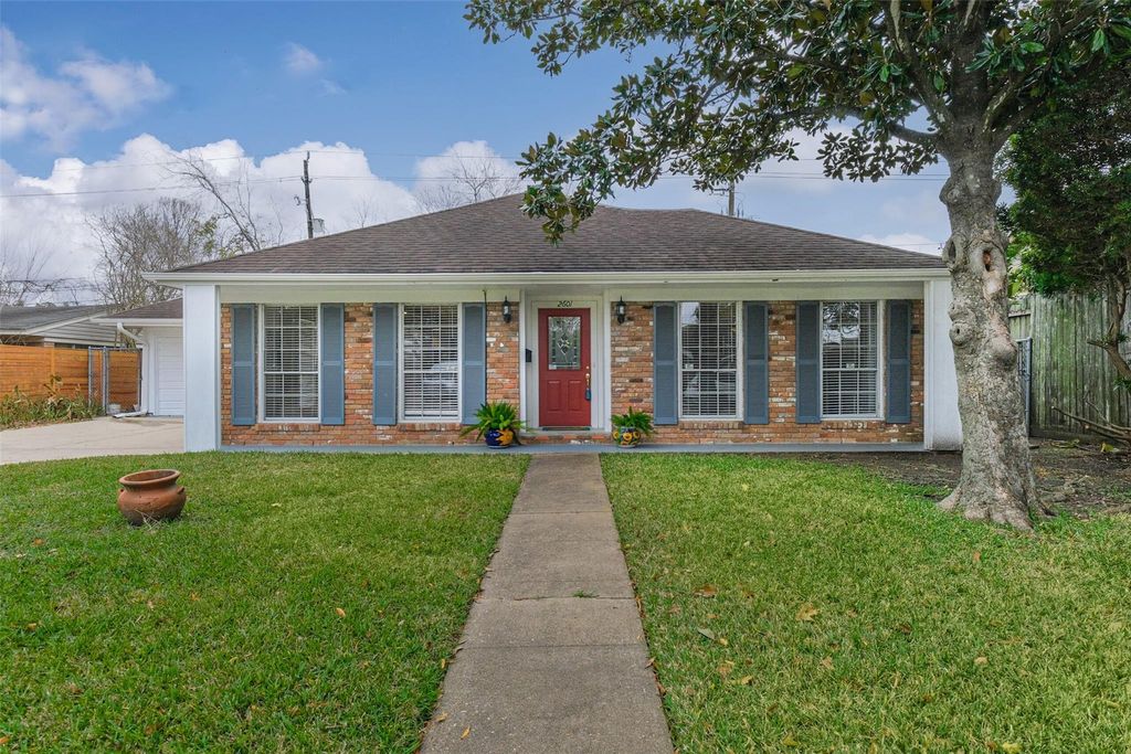 2601 Briarhurst Drive, Houston, TX 77057