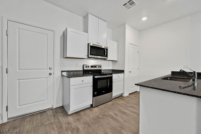 7488 Mountain Ledge Street, Las Vegas, NV 89139