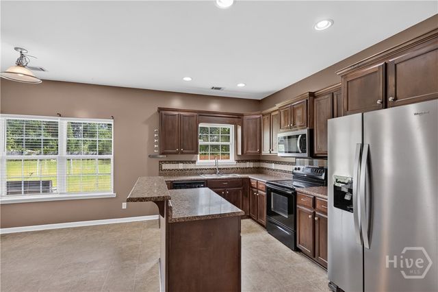 87 Clydesdale Court NE, Ludowici, GA 31316
