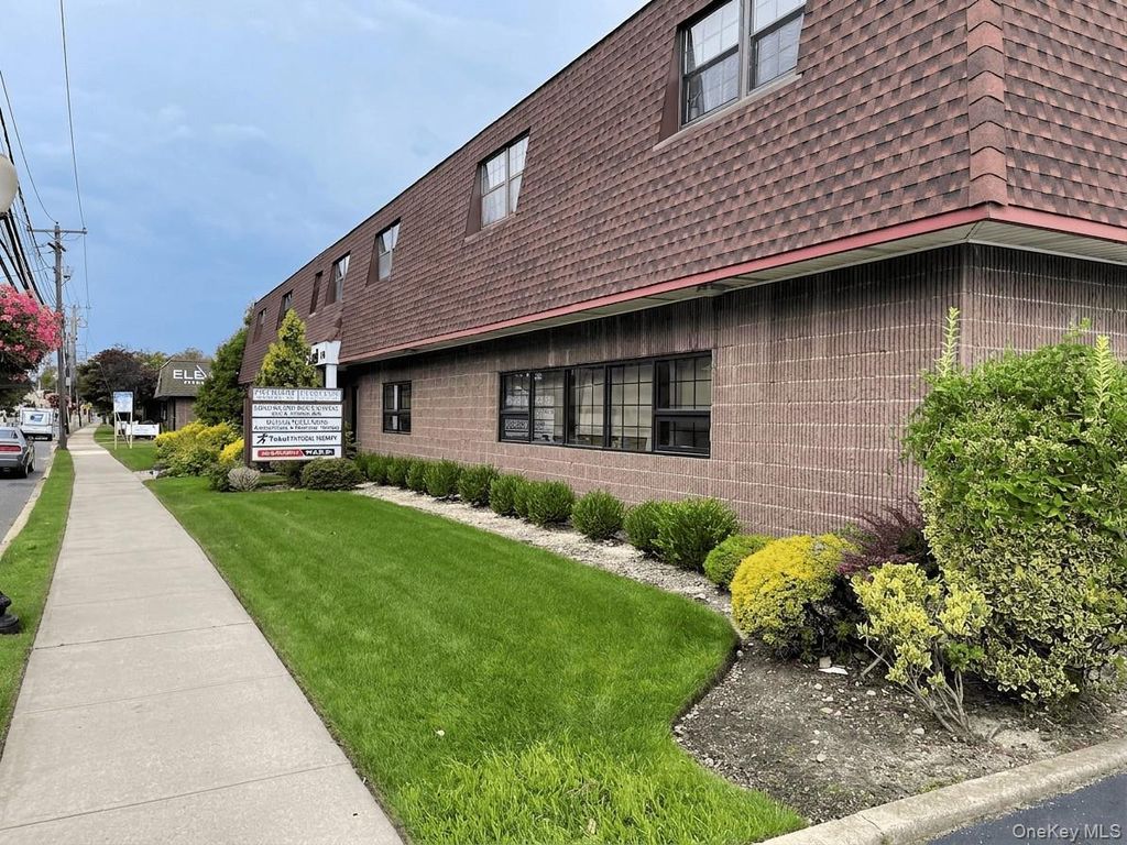 51 John Street Suite 3, Babylon, NY 11702 — exterior