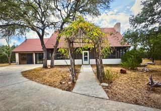 111 Circle DR, Wimberley, TX 78676