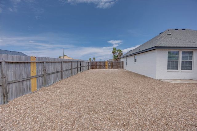 14801 Quarterdeck Dr, Corpus Christi, TX 78418