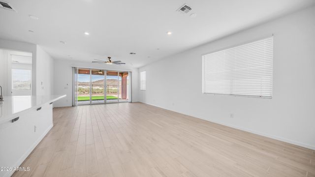 13362 W EAGLE FEATHER Road, Peoria, AZ 85383