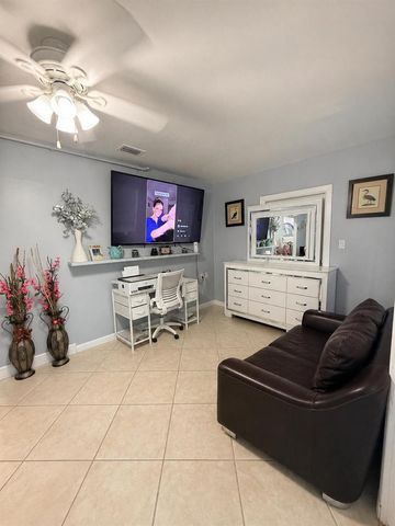 435 SE Asbury Lane, Port St. Lucie, FL 34983