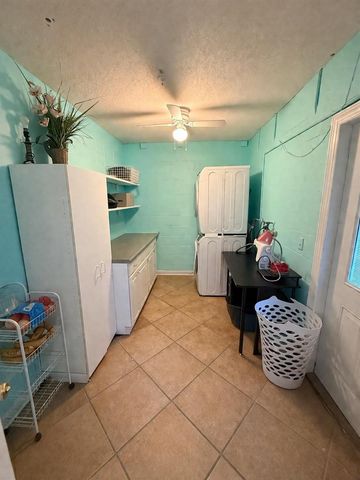 435 SE Asbury Lane, Port St. Lucie, FL 34983