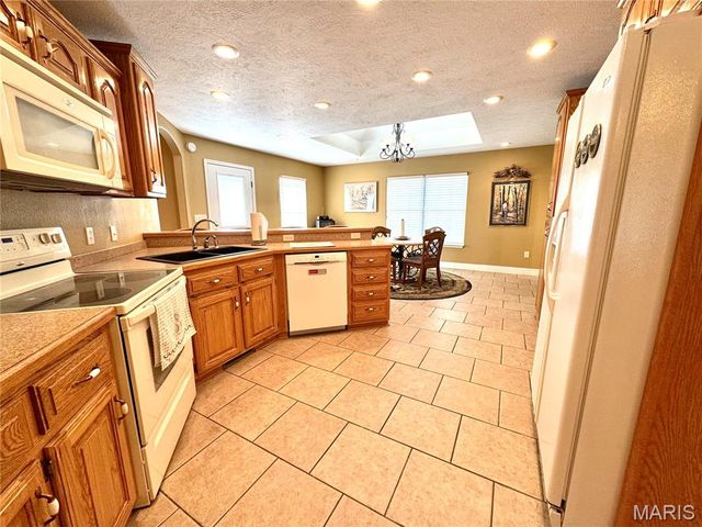 2206 Cherry Blossom Cir. Circle, Lebanon, MO 65536