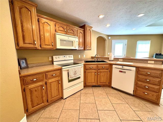 2206 Cherry Blossom Cir. Circle, Lebanon, MO 65536