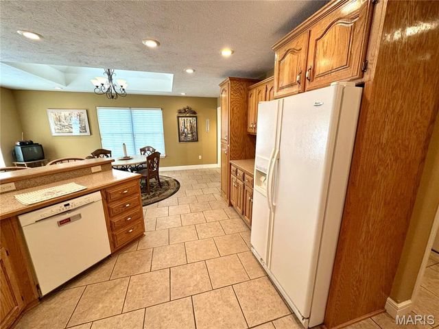 2206 Cherry Blossom Cir. Circle, Lebanon, MO 65536