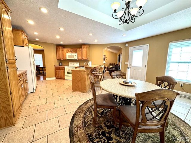 2206 Cherry Blossom Cir. Circle, Lebanon, MO 65536