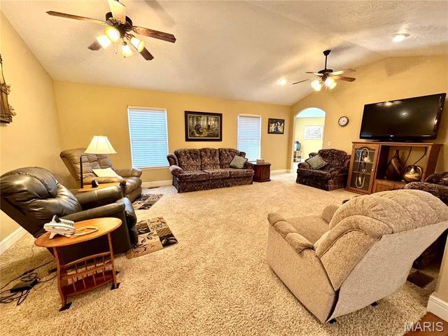 2206 Cherry Blossom Cir. Circle, Lebanon, MO 65536