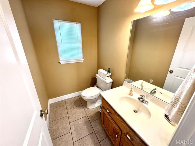 2206 Cherry Blossom Cir. Circle, Lebanon, MO 65536