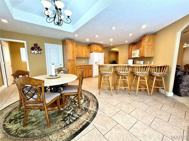 2206 Cherry Blossom Cir. Circle, Lebanon, MO 65536