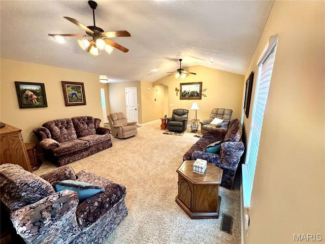 2206 Cherry Blossom Cir. Circle, Lebanon, MO 65536